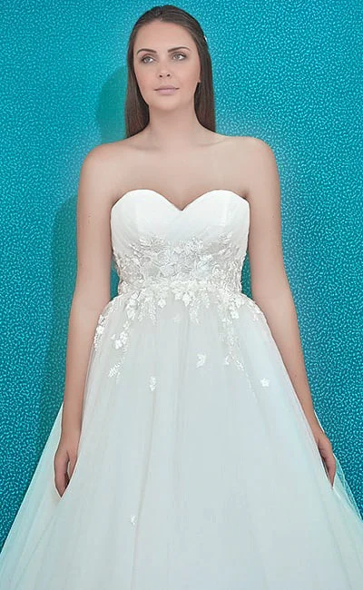 Diseño de vestido de novia en forma en A, con un escote en forma de corazón