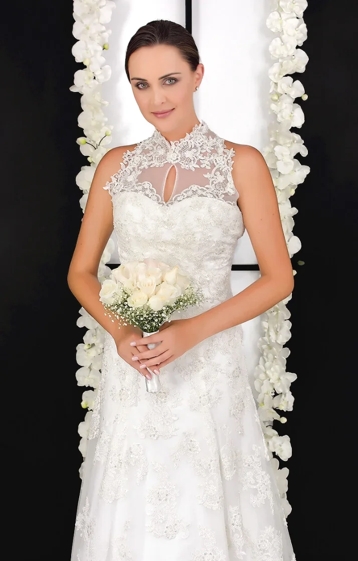 Vestido de novia en corte sirena que promueve una mirada que mezcla el minimalismo atemporal y elegante