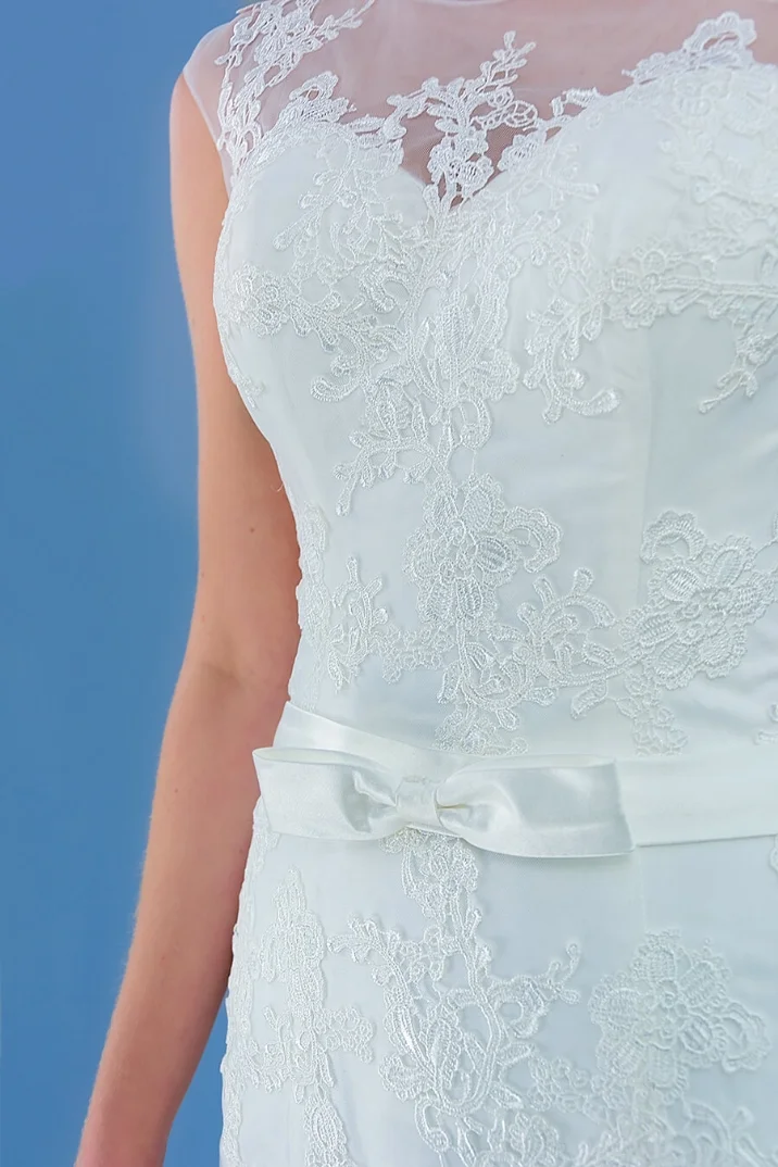 Elegante vestido de novia, estilo sirena, tul y encaje con aplicaciones de cristal 