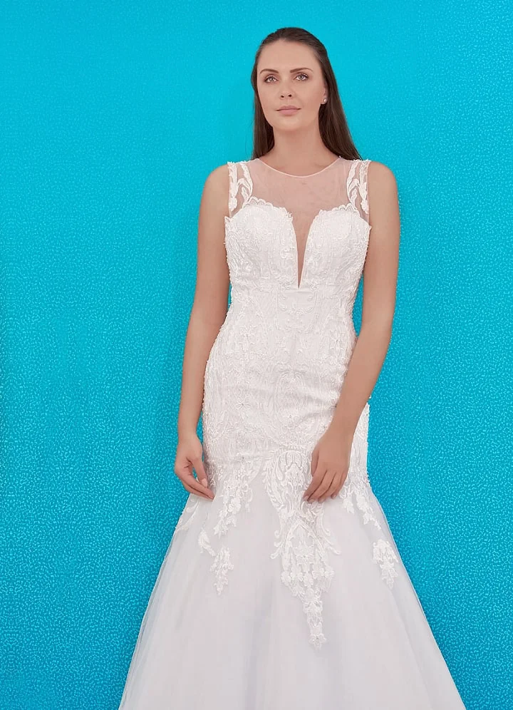 El bordado en la espalda hace que el vestido de novia sea una verdadera declaración de elegancia y feminidad.