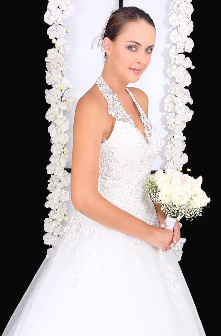Vestido de Novia HADA - Elena Reynoso Este vestido de novia con hombros descubiertos y tirantes da un toque refinado