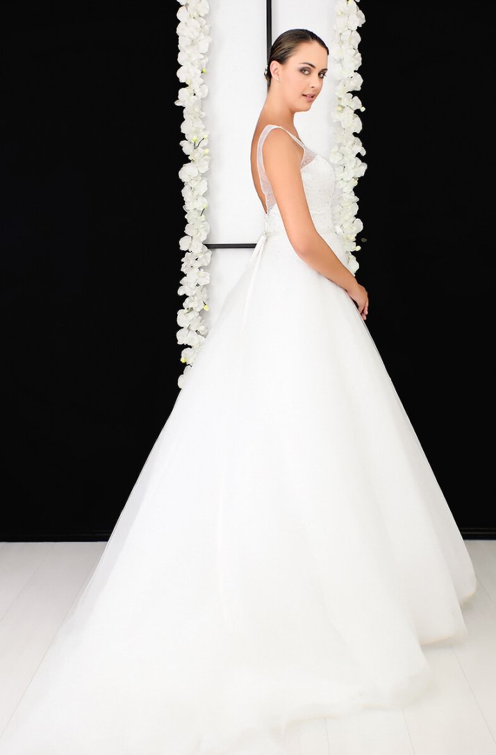 Vestido de Novia IVANA - Elena Reynoso Vestido de Novia falda circular con un cinturon de moño