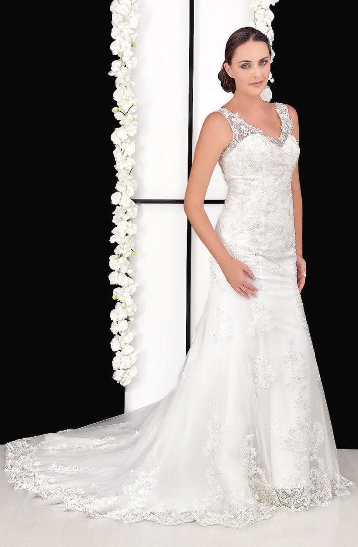 Vestido de Novia LOREIN - Elena Reynoso Es una opción para el glamour instantáneo y la feminidad. El diseño es una rigurosa selección de encajes,