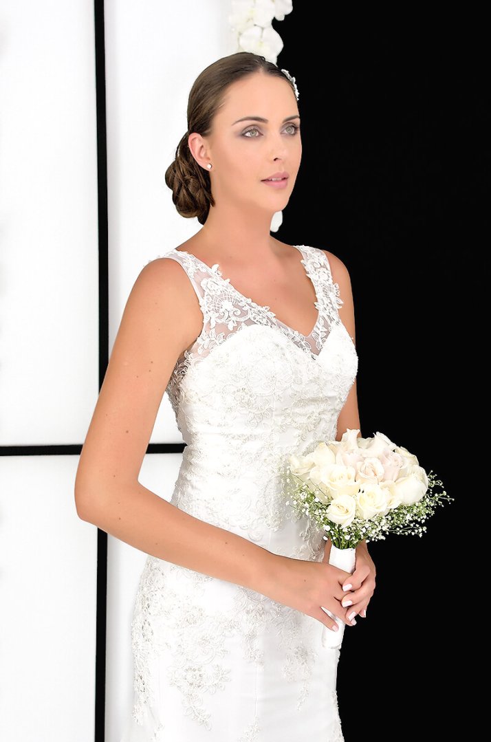 Vestido de Novia LOREIN - Elena Reynoso Es una opción para el glamour instantáneo y la feminidad. El diseño es una rigurosa selección de encajes,
