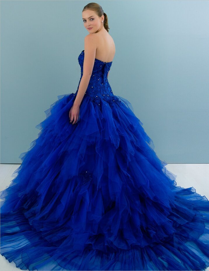 Vestido de 15 años azul con olanes